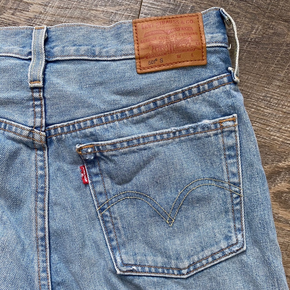 Levi 501 Distressed Jeans